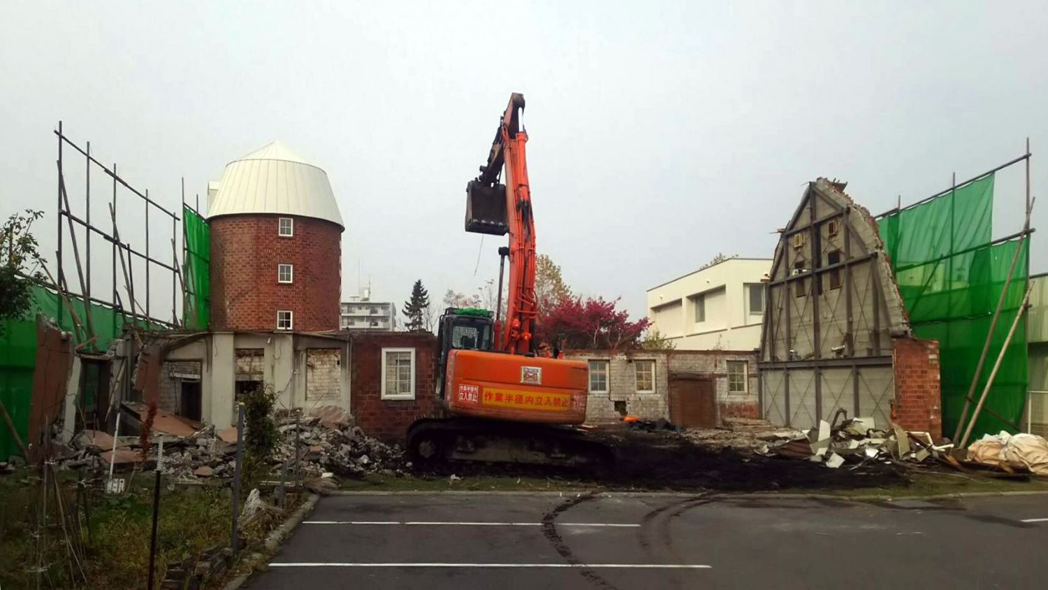 失われた建築 三谷牧場のサイロと牛舎 札幌ノスタルジック建築散歩